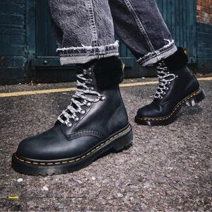 Dr. Martens 1460 Serena Collar Fuax fur Lined Ankle Boots size 7 New